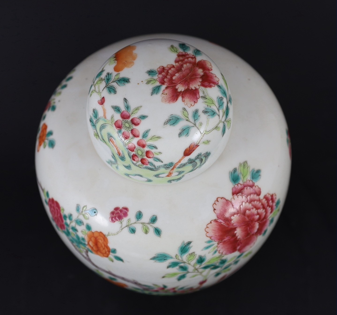 A Chinese famille rose jar and cover, 19th century, 21cm high